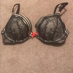 Victoria's Secret 32D NWOT